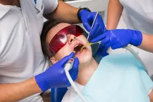 Эффект чистки зубов AirFlow – фото до и после процедуры.